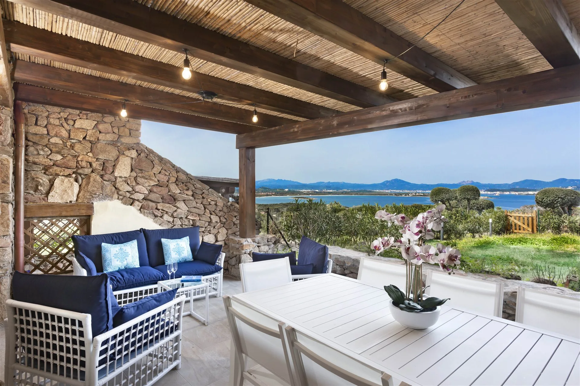 Tavolo e sedute in veranda