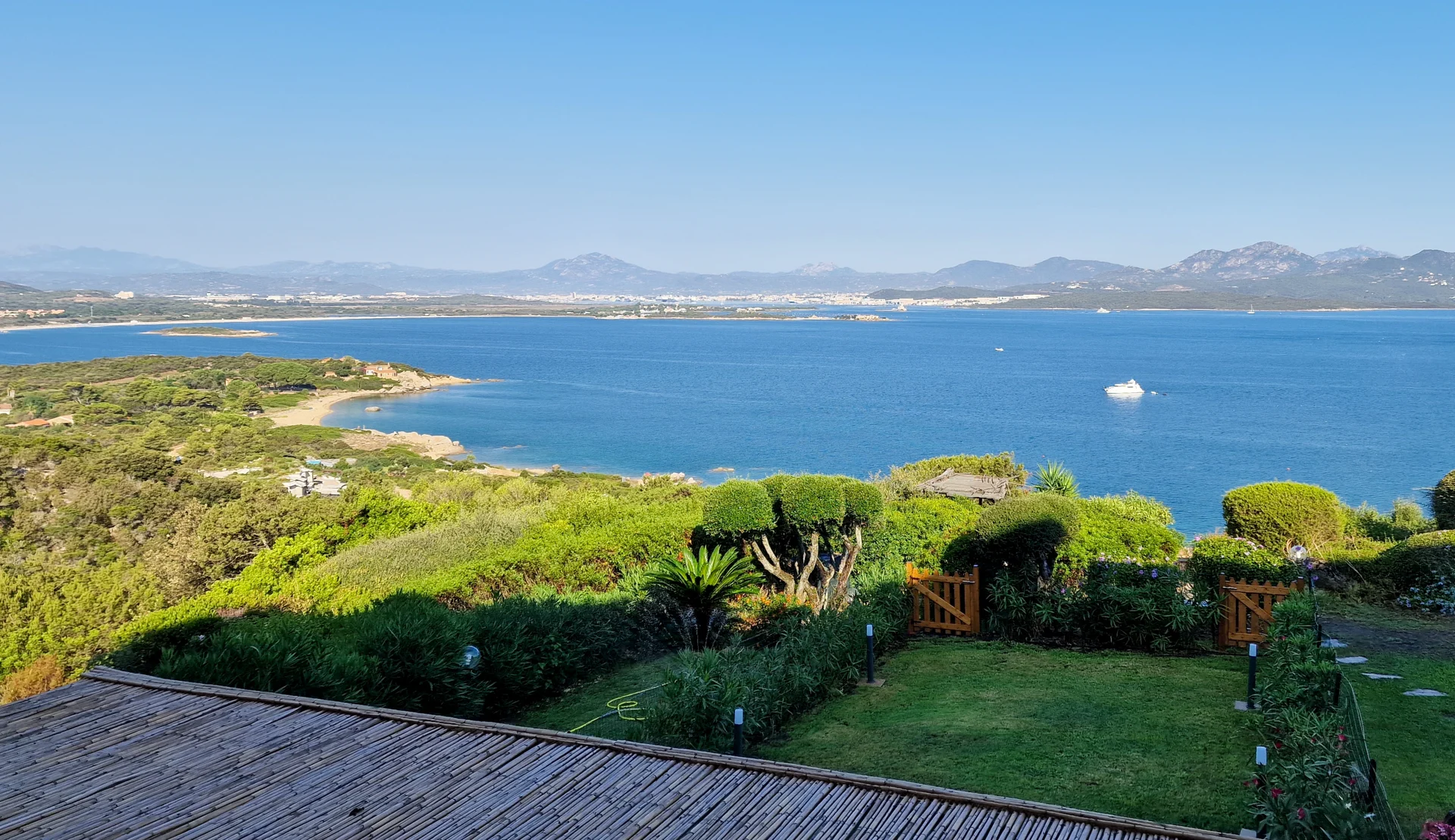 Giardino e panorama sul mare a Li Cuncheddi