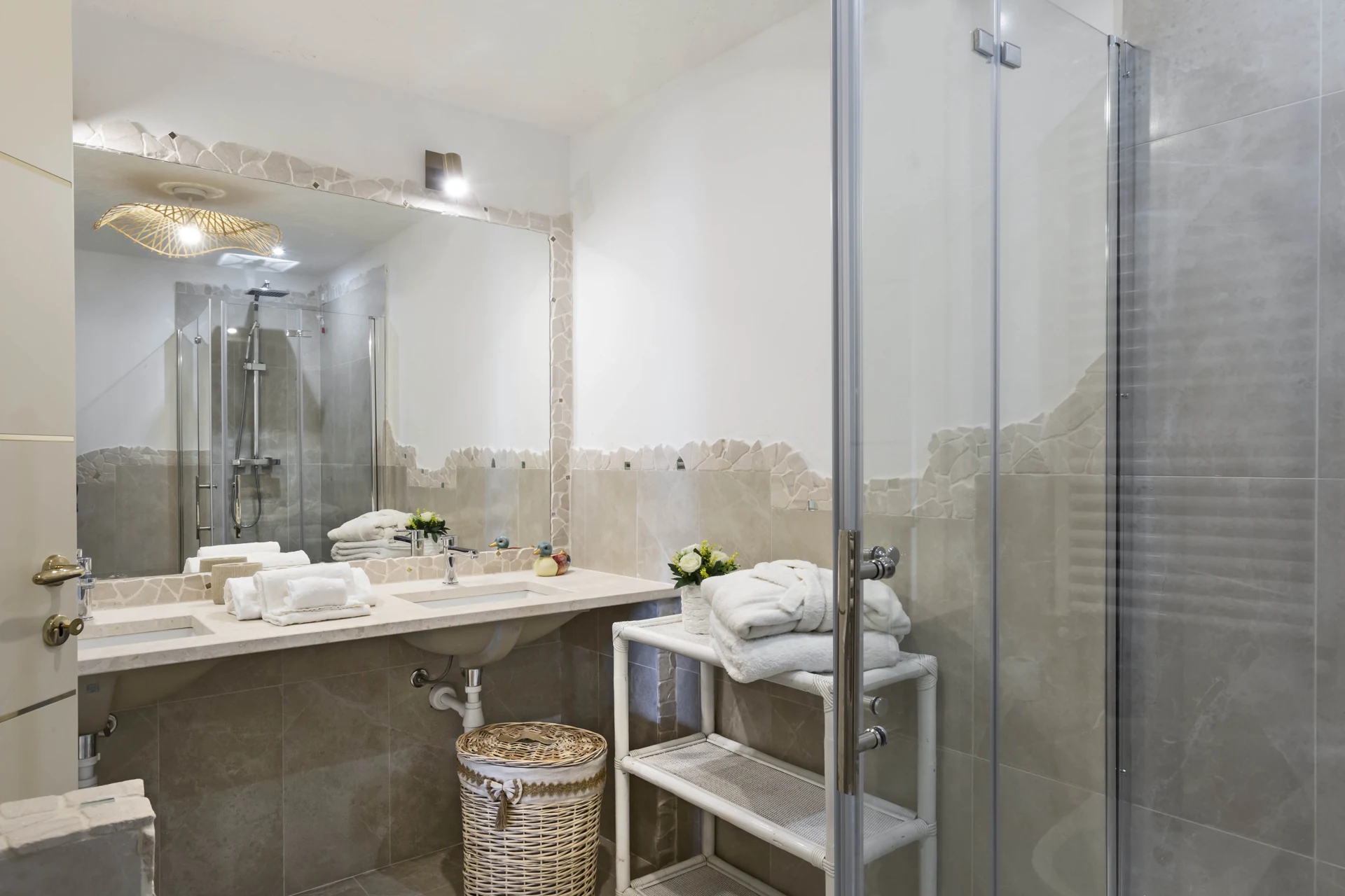 Il bagno, vista ampia